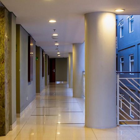 Primebiz Hotel Kuta Кута Экстерьер фото