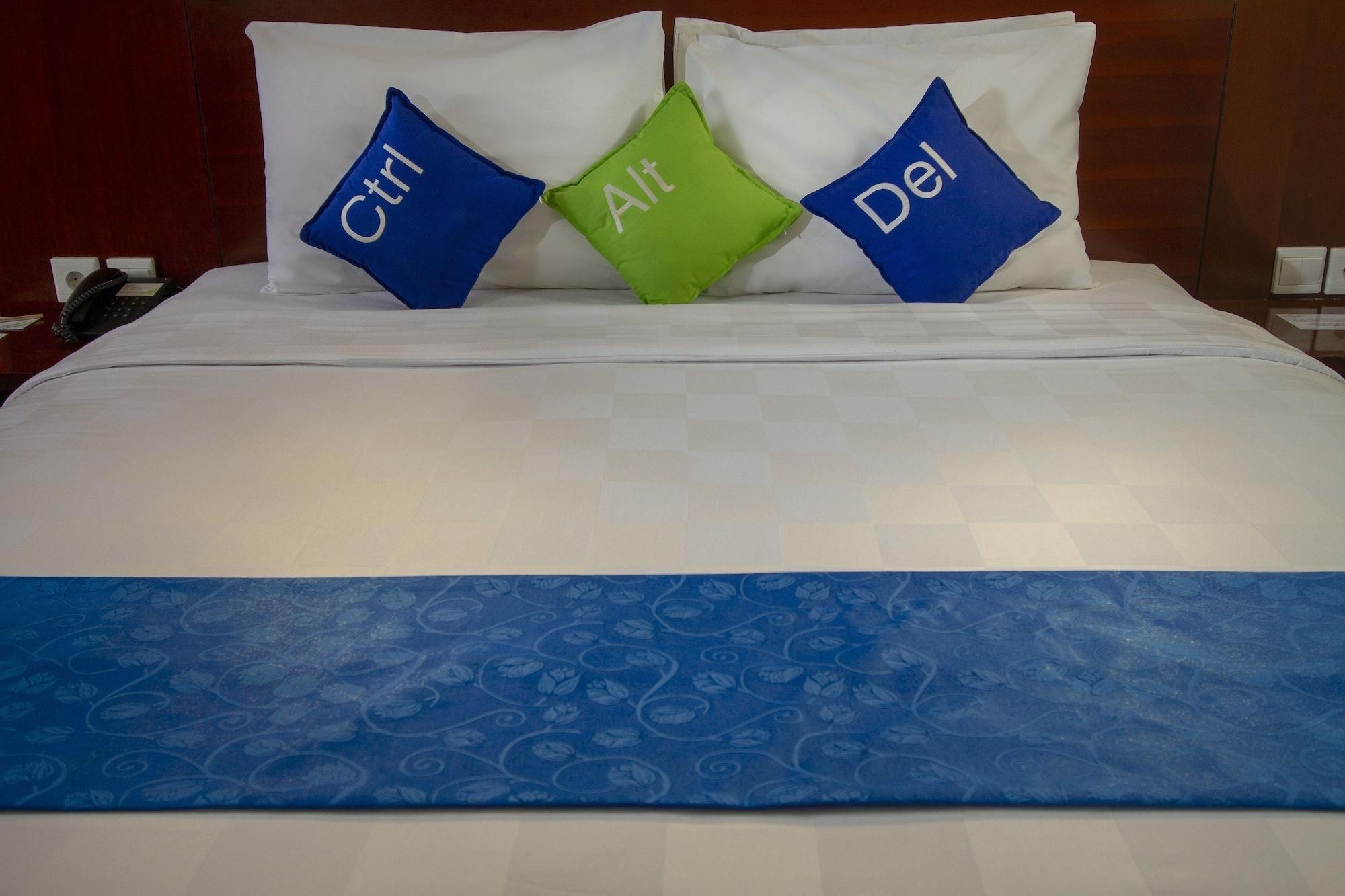 Primebiz Hotel Kuta Кута Экстерьер фото