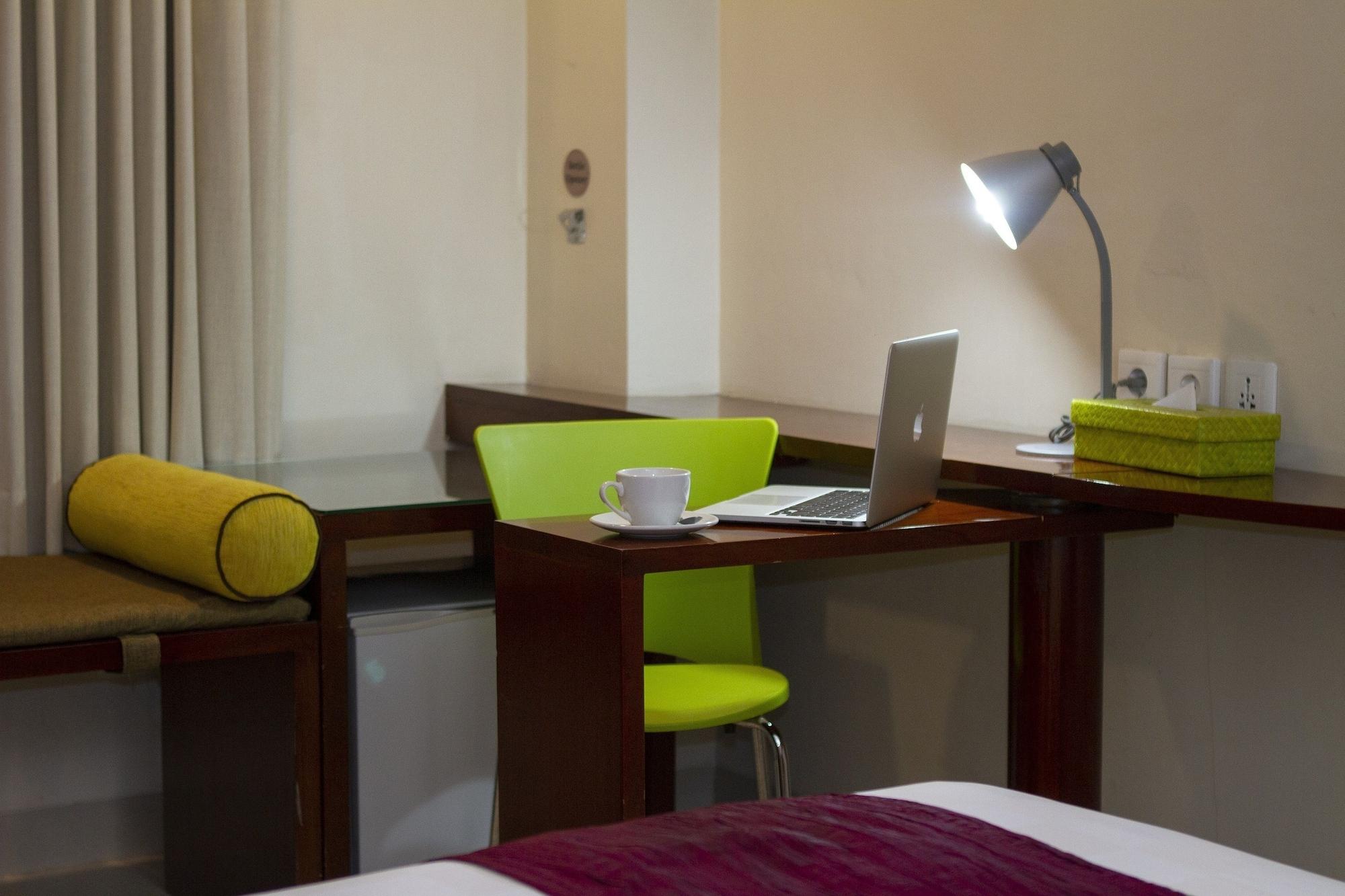 Primebiz Hotel Kuta Кута Экстерьер фото