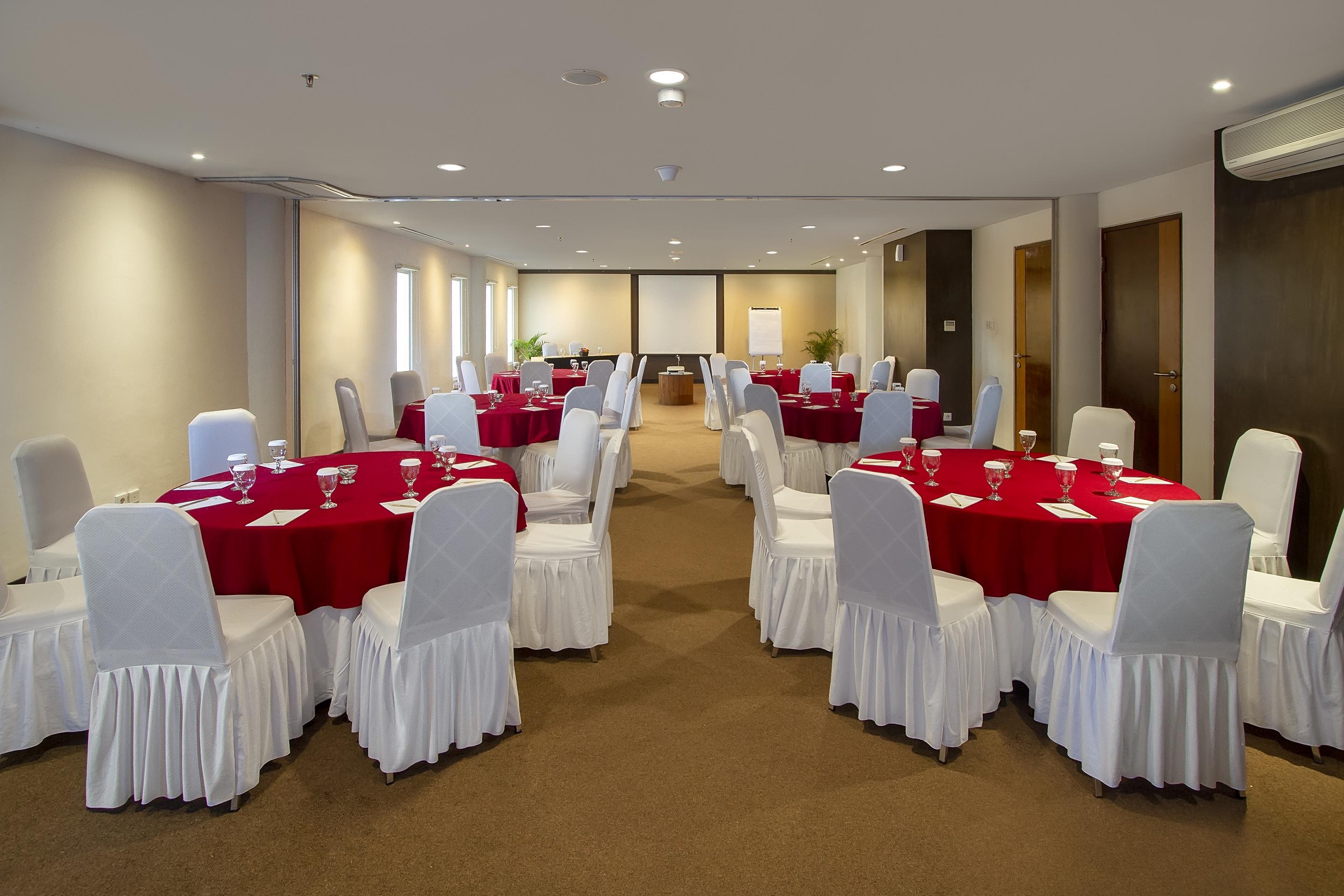 Primebiz Hotel Kuta Кута Экстерьер фото