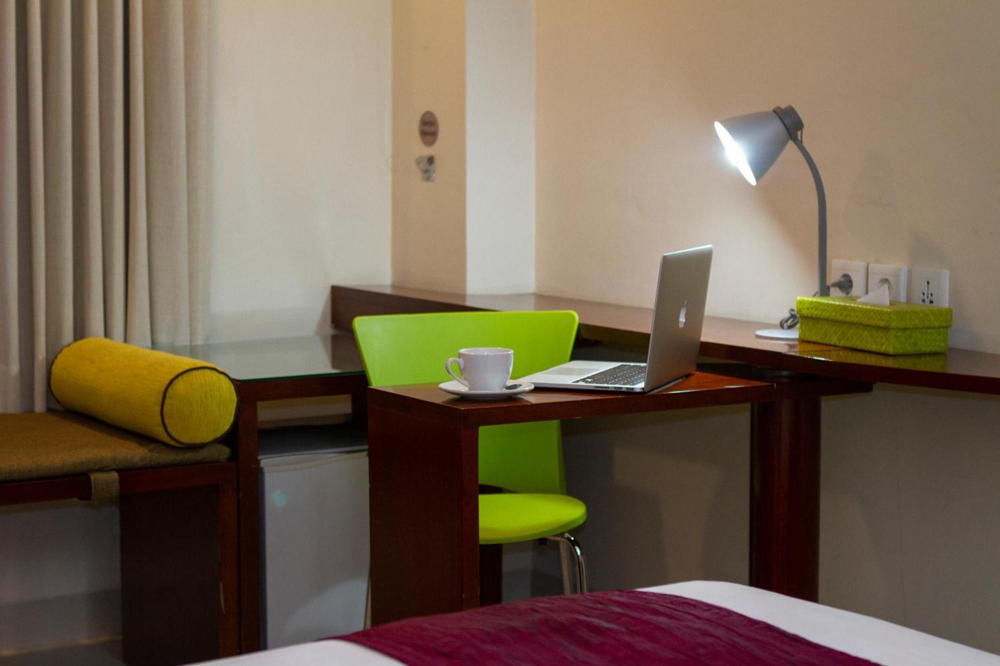 Primebiz Hotel Kuta Кута Экстерьер фото