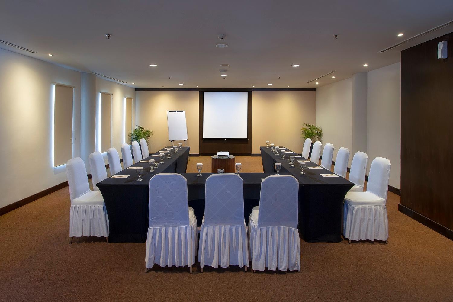 Primebiz Hotel Kuta Кута Экстерьер фото