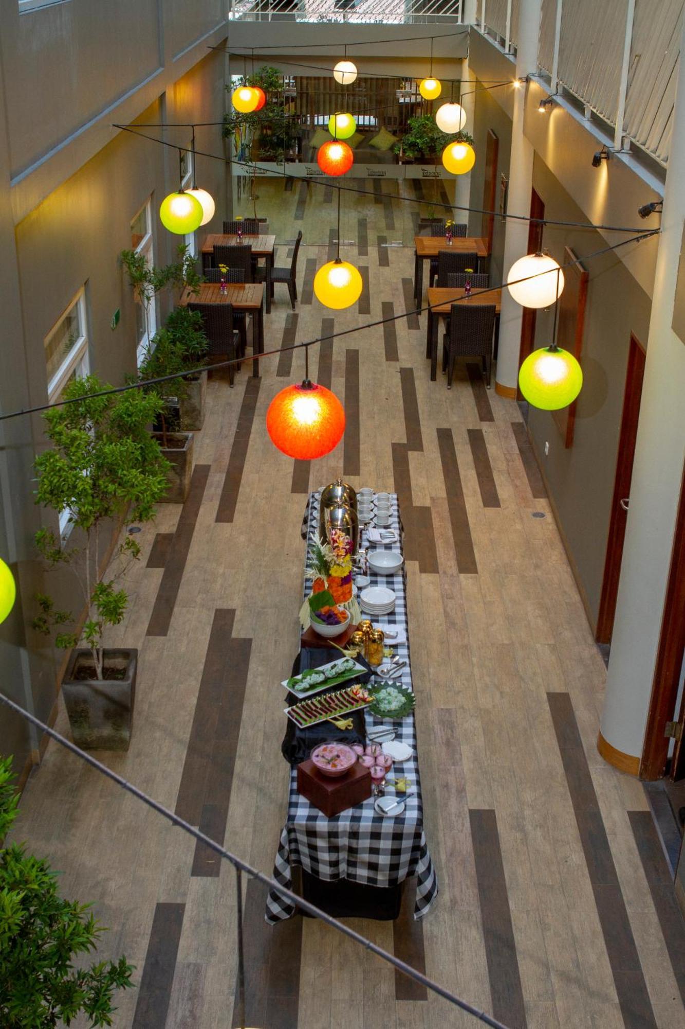 Primebiz Hotel Kuta Кута Экстерьер фото